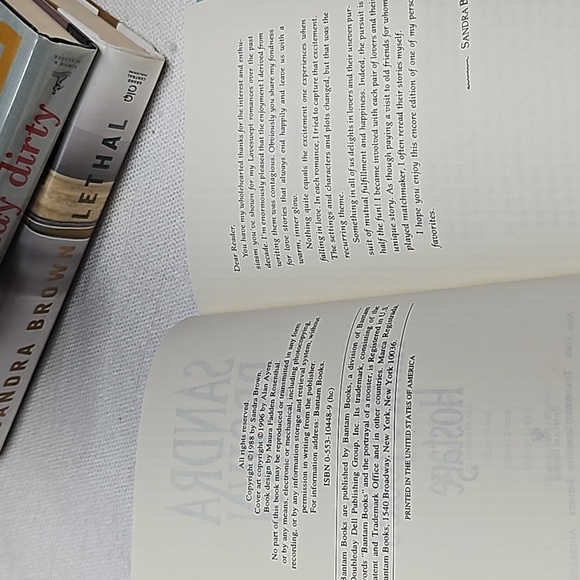 Sandra Brown Novel Bundle - Picture 3 of 16